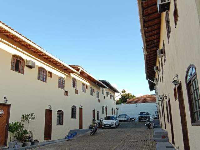 Foto do Casa - R$1.200,00 - CASA DUPLEX REFORMADA NO TANQUE - 2 QUARTOS, COZINHA AMERICANA, VAGA E PROXIMIDADE AO BRT E CENTER SHOPPING - RUA RENATO MEIRA LIMA | Hilmar