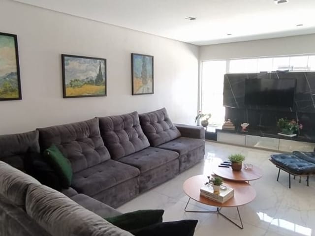 Casa com 2601m² 5 quartos e 8 banheiros, à venda, no bairro Estância Bom Tempo em Londrina