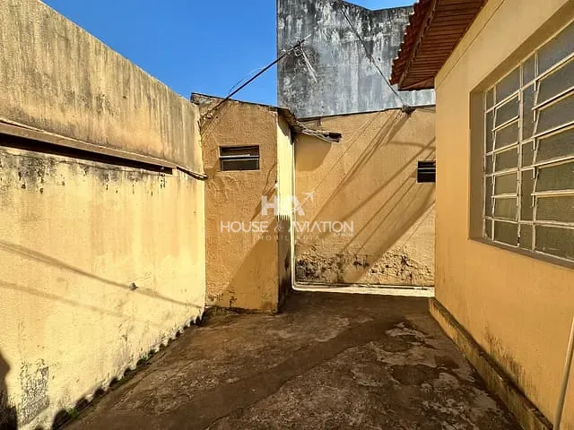 Casa com 394m² 7 quartos e 3 banheiros, à venda, no bairro Aeroviário em Goiânia