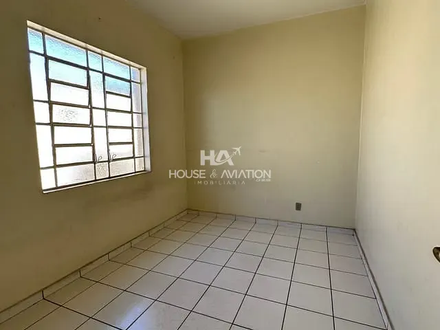 Casa com 394m² 7 quartos e 3 banheiros, à venda, no bairro Aeroviário em Goiânia