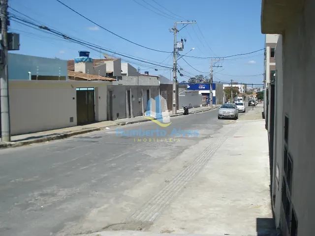 Casa com 378m² 3 quartos e 2 banheiros, para alugar, no bairro Alto Maron em Vitória da Conquista