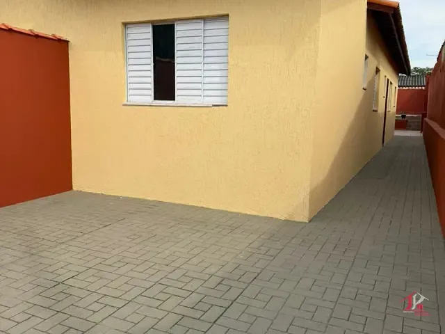 Casa 2 quartos e 2 banheiros, à venda, no bairro Santa Terezinha em Itanhaém