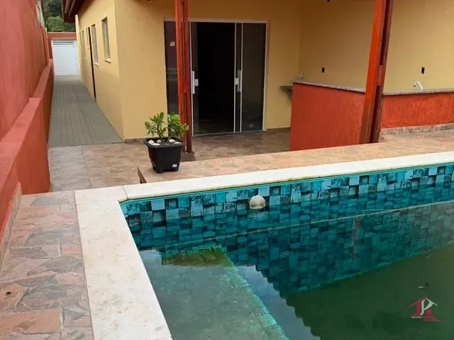 Casa 2 quartos e 2 banheiros, à venda, no bairro Santa Terezinha em Itanhaém