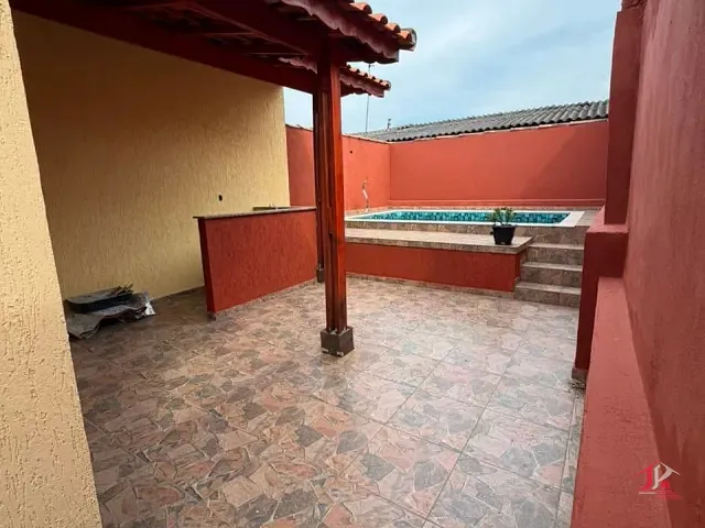 Casa 2 quartos e 2 banheiros, à venda, no bairro Santa Terezinha em Itanhaém