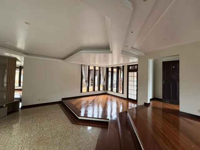 Casa com 500m² 4 quartos e 3 banheiros, à venda, no bairro Mediterrâneo em Londrina