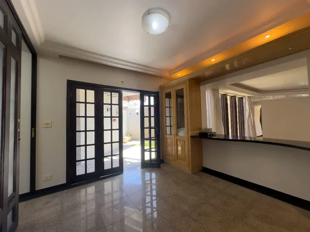 Casa com 500m² 4 quartos e 3 banheiros, à venda, no bairro Mediterrâneo em Londrina