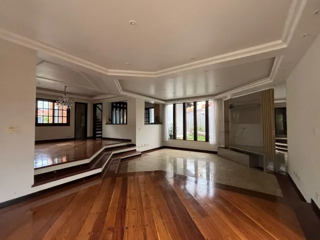 Casa com 500m² 4 quartos e 3 banheiros, à venda, no bairro Mediterrâneo em Londrina