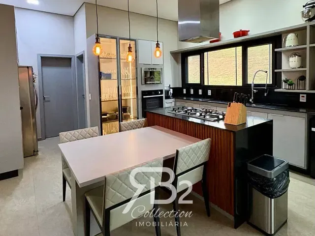 Casa 4 quartos e 7 banheiros, à venda, no bairro Monte Alegre em Vinhedo