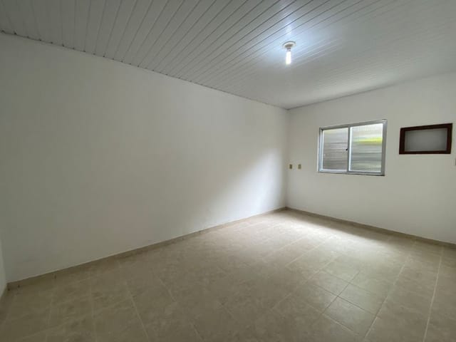 Casa com 70m² 2 quartos e 1 banheiro, para alugar, no bairro Vargem Grande em Rio de Janeiro