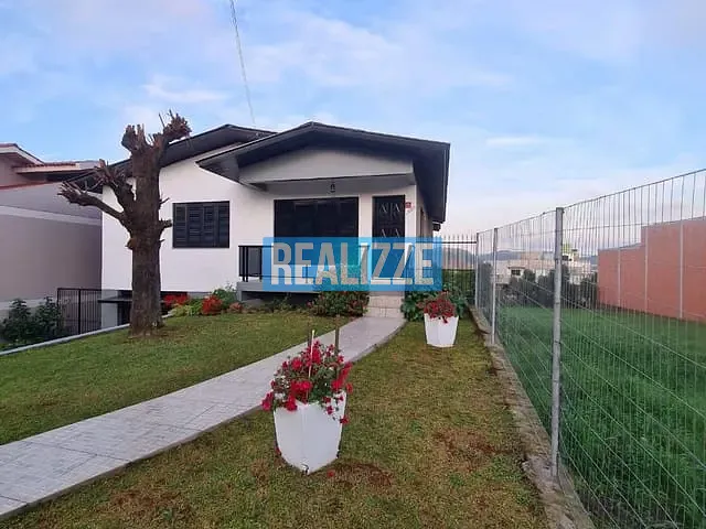 Casa com 743m² 3 quartos e 1 banheiro, à venda, no bairro Centro em Marau
