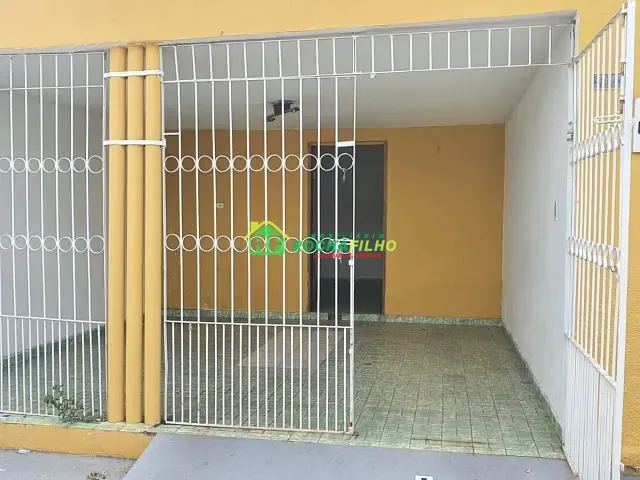 Casa com 200m² 2 quartos e 1 banheiro, à venda, no bairro Saci em Teresina