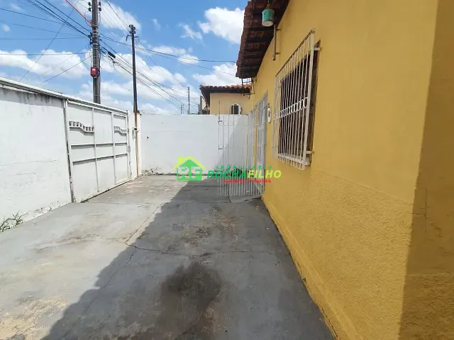 Casa com 200m² 2 quartos e 1 banheiro, à venda, no bairro Saci em Teresina