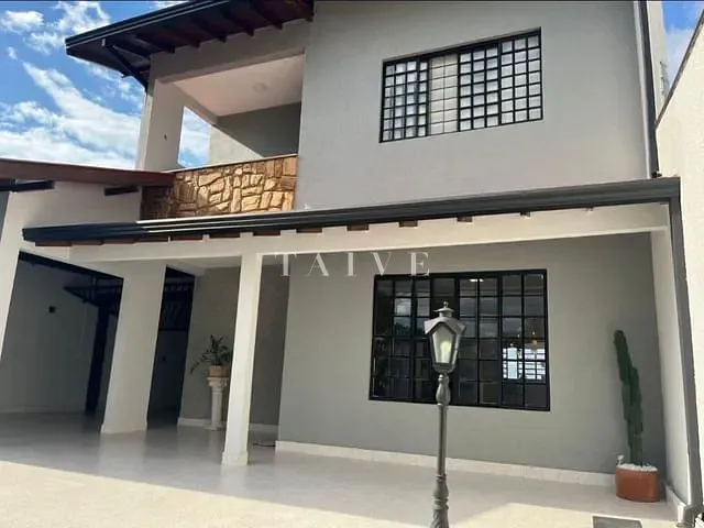 Casa com 330m² 4 quartos e 4 banheiros, à venda, no bairro Sabará I em Londrina