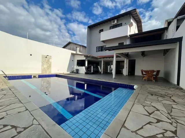 Casa com 330m² 4 quartos e 4 banheiros, à venda, no bairro Sabará I em Londrina