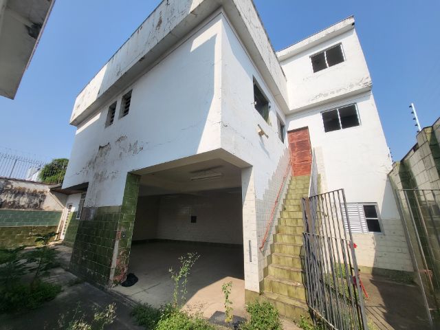 Casa com 631m², à venda ou para alugar, no bairro Centro em Taubaté