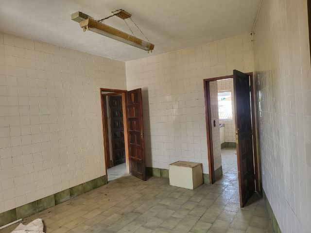 Casa com 631m², à venda ou para alugar, no bairro Centro em Taubaté