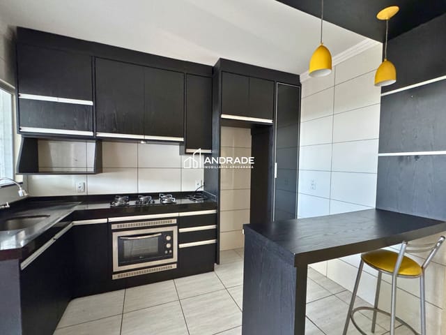 Casa 2 quartos e 1 banheiro, para alugar, no bairro Loteamento Residencial Villágio Di Roma em Apucarana