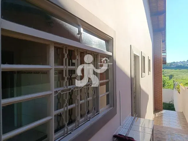 Casa 3 quartos e 3 banheiros, à venda ou para alugar, no bairro Jardim Itália em São Pedro
