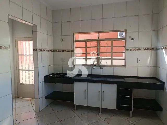Casa 3 quartos e 3 banheiros, à venda ou para alugar, no bairro Jardim Itália em São Pedro