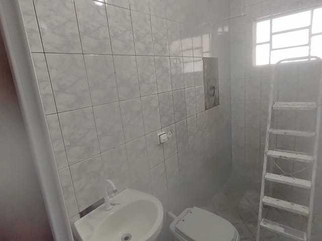 Casa com 326m² 1 quarto e 1 banheiro, para alugar, no bairro Cidade Satélite Íris em Campinas