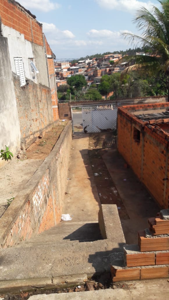 Casa à venda com 1 quarto, 100m² - Foto 2