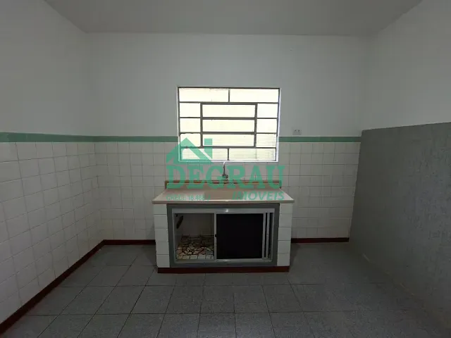 Casa 2 quartos e 1 banheiro, para alugar, no bairro Centro em Itapeva