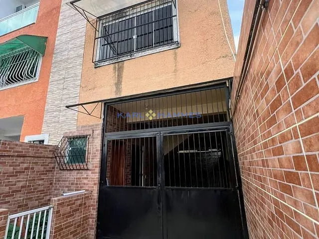 Casa 2 quartos e 2 banheiros, à venda, no bairro Parque Uruguaiana em Duque de Caxias