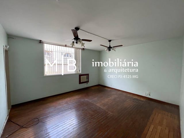 Casa 4 quartos e 2 banheiros, à venda, no bairro CENTRO em CATAGUASES