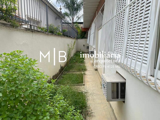 Casa 4 quartos e 2 banheiros, à venda, no bairro CENTRO em CATAGUASES