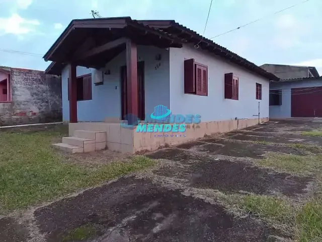 Casa com 300m² 3 quartos e 1 banheiro, para alugar, no bairro Sagrada Família em Gravataí