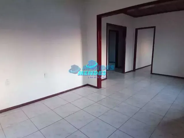 Casa com 300m² 3 quartos e 1 banheiro, para alugar, no bairro Sagrada Família em Gravataí
