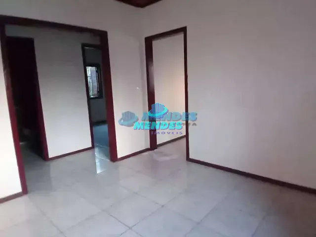 Casa com 300m² 3 quartos e 1 banheiro, para alugar, no bairro Sagrada Família em Gravataí