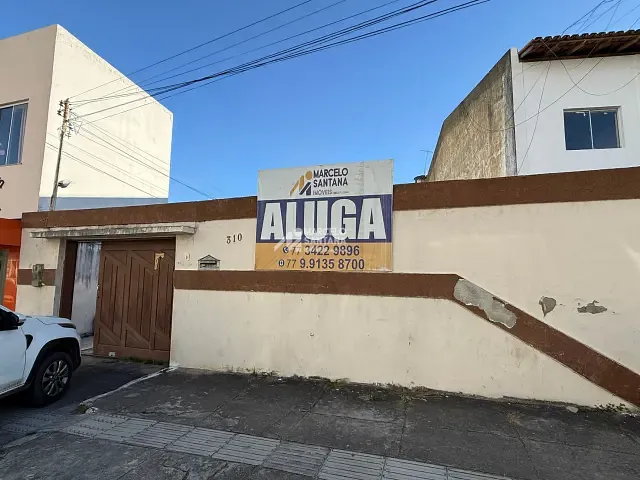 Casa para alugar, no bairro Candeias em Vitória da Conquista