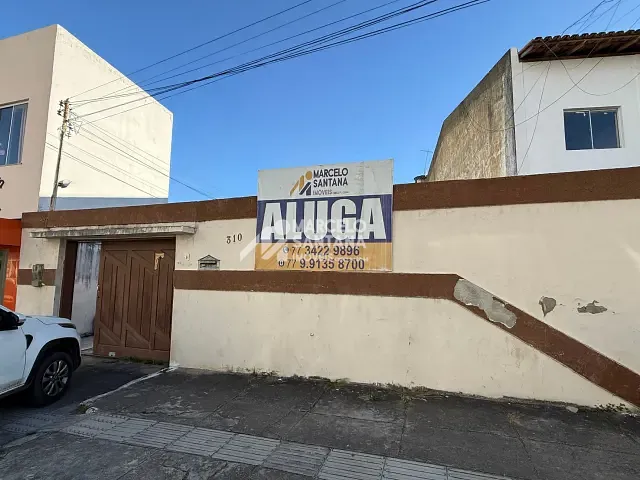 Casa para alugar, no bairro Candeias em Vitória da Conquista