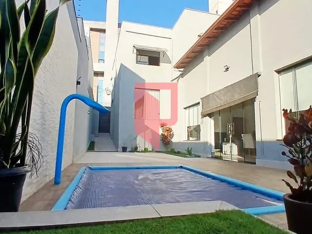 Casa com 300m² 4 quartos e 3 banheiros, à venda, no bairro Caiçaras em Belo Horizonte