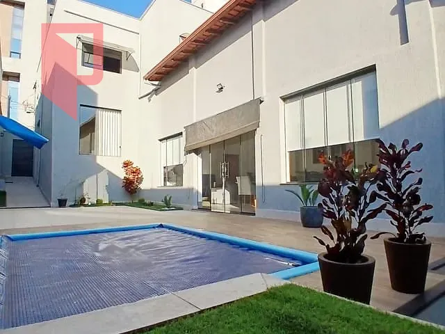 Casa com 300m² 4 quartos e 3 banheiros, à venda, no bairro Caiçaras em Belo Horizonte