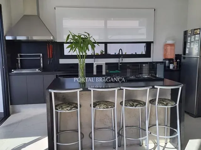 Casa com 1100m² 4 quartos e 4 banheiros, à venda, no bairro Recanto Amapola em Bragança Paulista