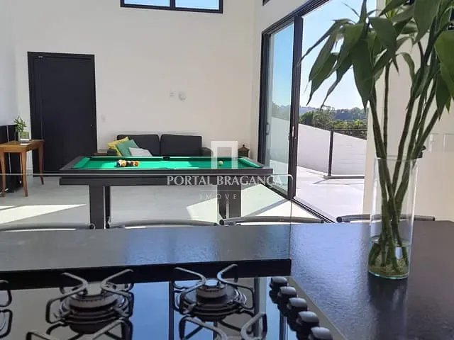 Casa com 1100m² 4 quartos e 4 banheiros, à venda, no bairro Recanto Amapola em Bragança Paulista