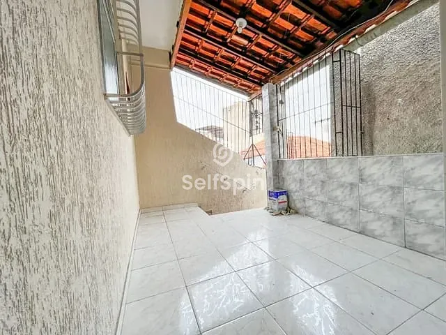 Casa com 52m² 2 quartos e 2 banheiros, para alugar, no bairro Venda da Cruz em São Gonçalo