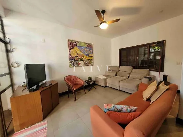 Casa com 387m² 3 quartos e 4 banheiros, à venda, no bairro Andrade em Londrina