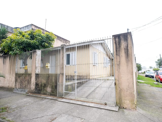 Foto do Casa - Casa de 3 dormitórios disponível para aluguel no Fragata em Pelotas RS, ideal para quem busca conforto, espaço e ótima localização | UP Imóveis