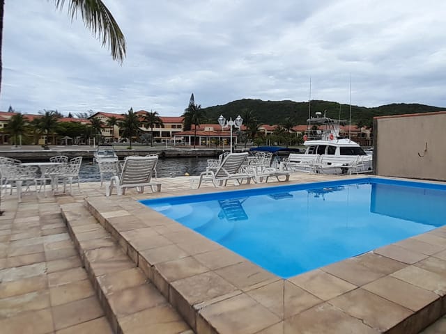 Casa com 2560m² 3 quartos e 2 banheiros, à venda, no bairro Gamboa em Cabo Frio