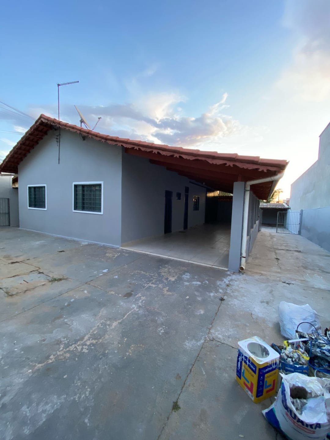 Casa à venda com 3 quartos, 220m² - Foto 2