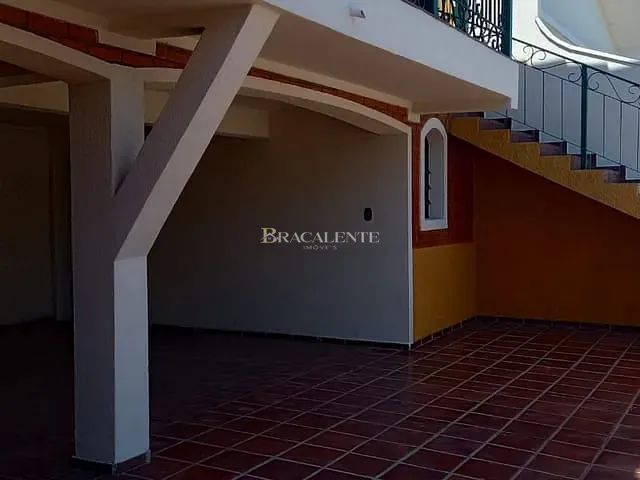 Casa com 300m² 3 quartos e 2 banheiros, à venda ou para alugar, no bairro Jardim Novo Mundo em Valinhos