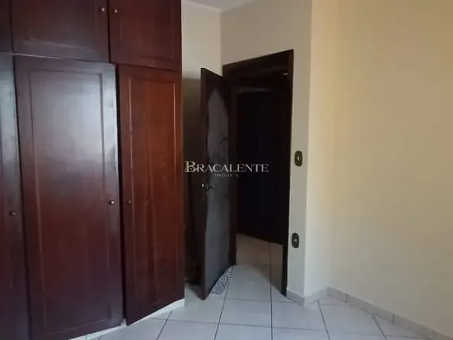 Casa com 300m² 3 quartos e 2 banheiros, à venda ou para alugar, no bairro Jardim Novo Mundo em Valinhos
