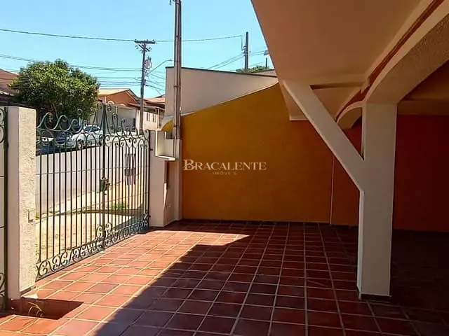 Casa com 300m² 3 quartos e 2 banheiros, à venda ou para alugar, no bairro Jardim Novo Mundo em Valinhos