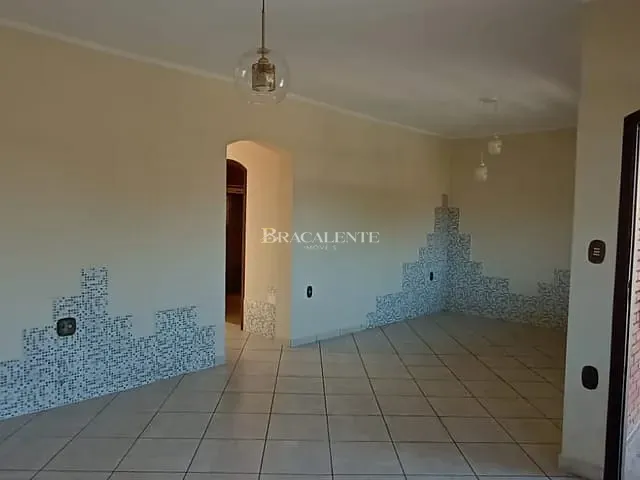 Casa com 300m² 3 quartos e 2 banheiros, à venda ou para alugar, no bairro Jardim Novo Mundo em Valinhos