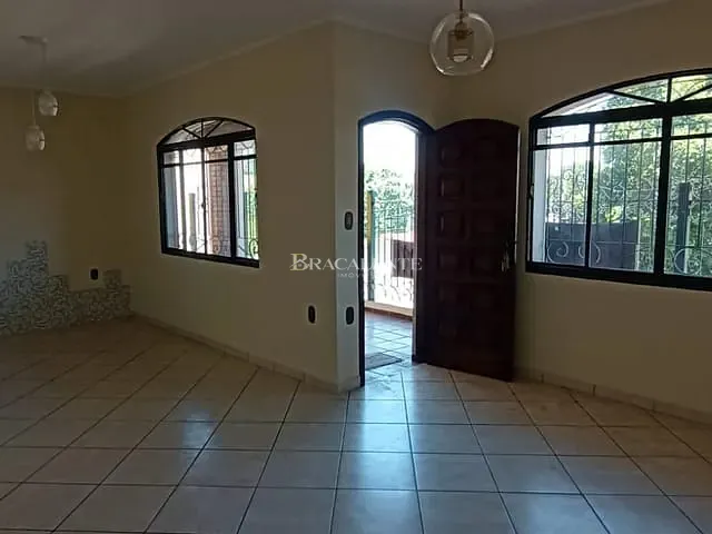 Casa com 300m² 3 quartos e 2 banheiros, à venda ou para alugar, no bairro Jardim Novo Mundo em Valinhos
