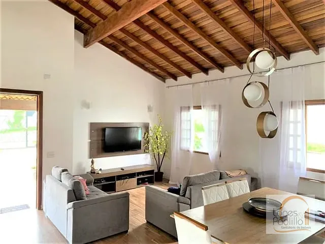 Casa com 716m² 5 quartos e 3 banheiros, à venda, no bairro Campos de Atibaia em Atibaia