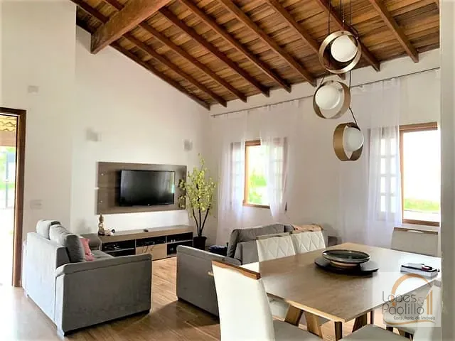 Casa com 716m² 5 quartos e 3 banheiros, à venda, no bairro Campos de Atibaia em Atibaia